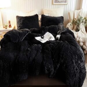 Luxurious Black Faux Fur Bedding Set King
